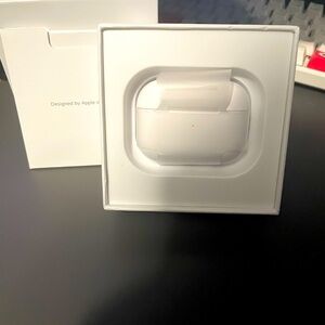 Apple Airpods Pro gen 2 W/ MagSafe Charging Cass